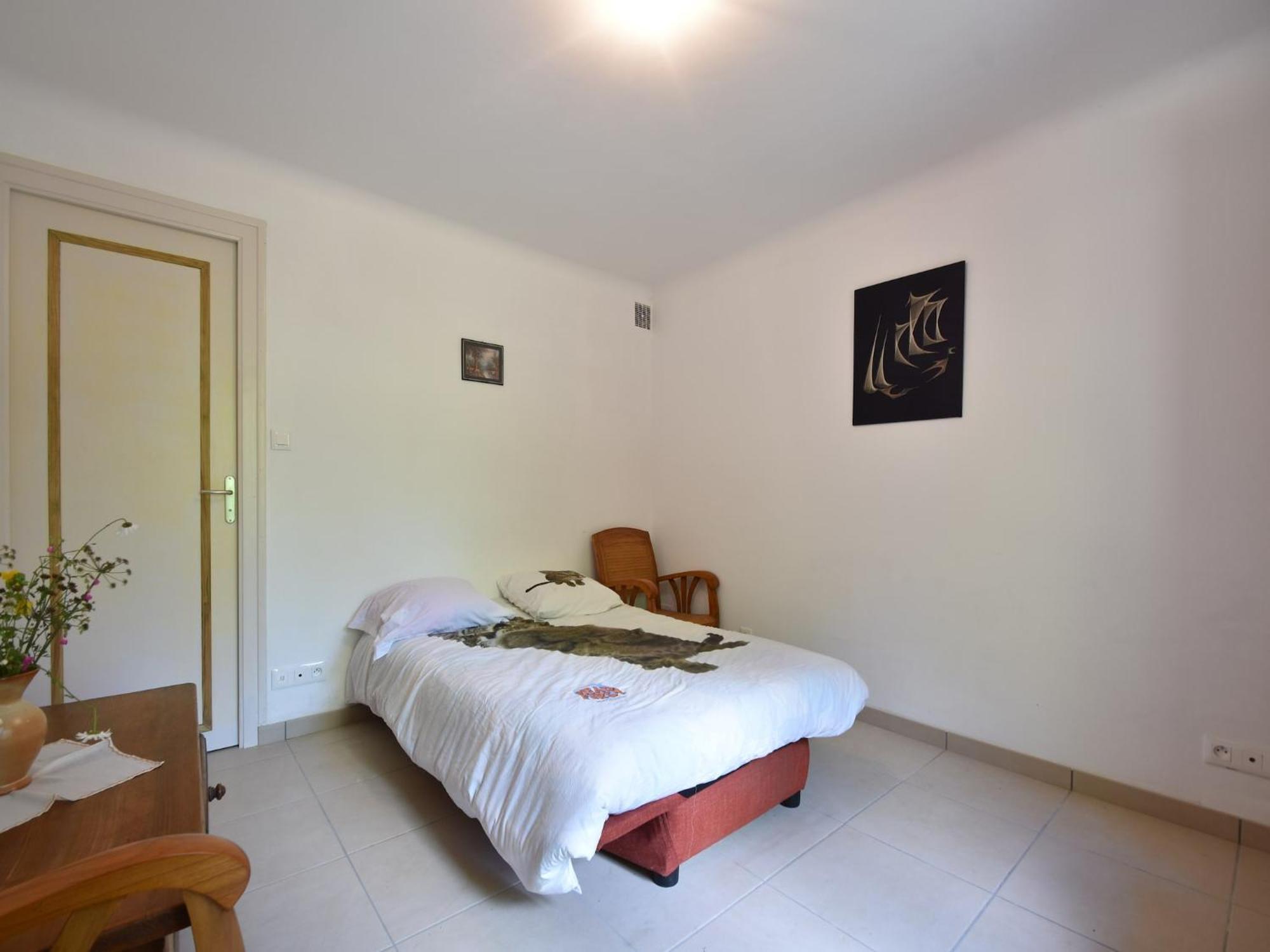 Superb Holiday Home With Private Garden Yvias 외부 사진
