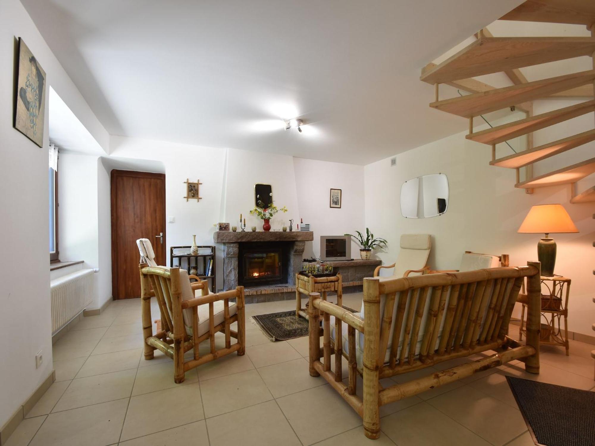 Superb Holiday Home With Private Garden Yvias 외부 사진